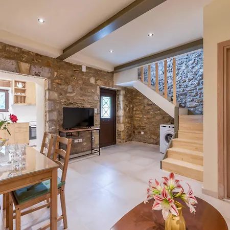 Eftichia's Nomad Stone House * Dhouvraiika