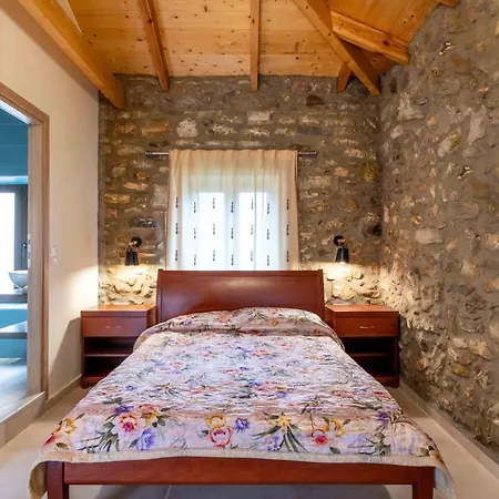 Eftichia's Nomad Stone House Dhouvraiika