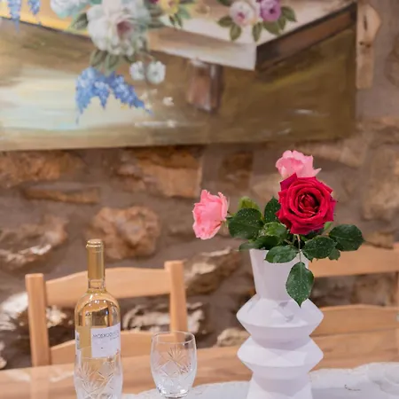 Eftichia's Nomad Stone House Holiday home *