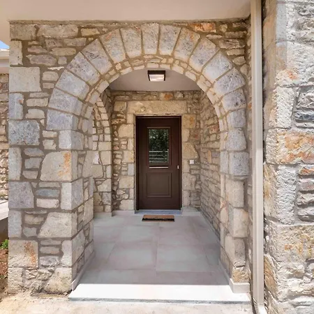 Eftichia's Nomad Stone House Feriehus *