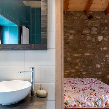 Feriehus Eftichia's Nomad Stone House *
